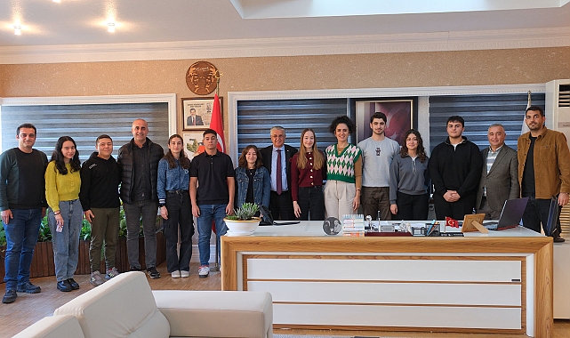Öğrencilerden Başkan Topaloğlu'na teşekkür ziyareti