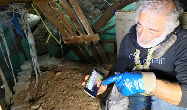 Ölürken gözyaşlarına boğulduğu köpeğini yaşadığı barakaya gömdü