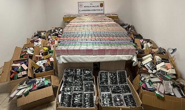 Piyasa değeri 8 milyon TL olan kaçak parfüm ve gözlük ele geçirildi