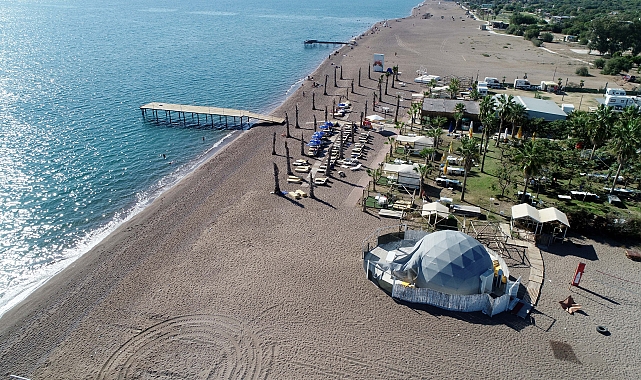 Sahildeki kaçak yapı 'Denize bir adım' sloganıyla kiralanıyor