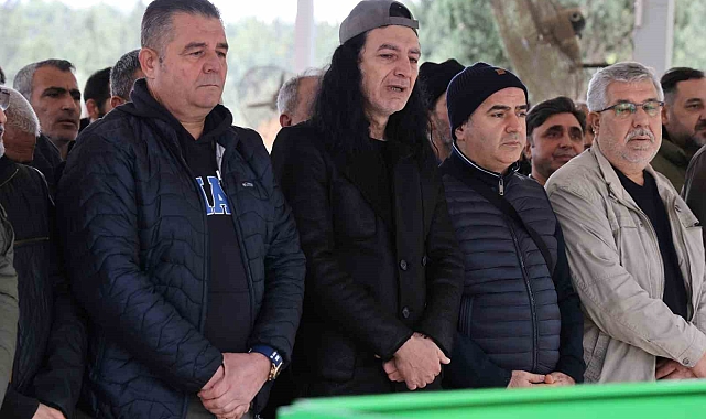 Şarkıcı Murat Kekilli'nin annesi  toprağa verildi
