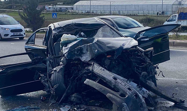 Tırla çarpışan otomobil hurdaya döndü: 3 yaralı