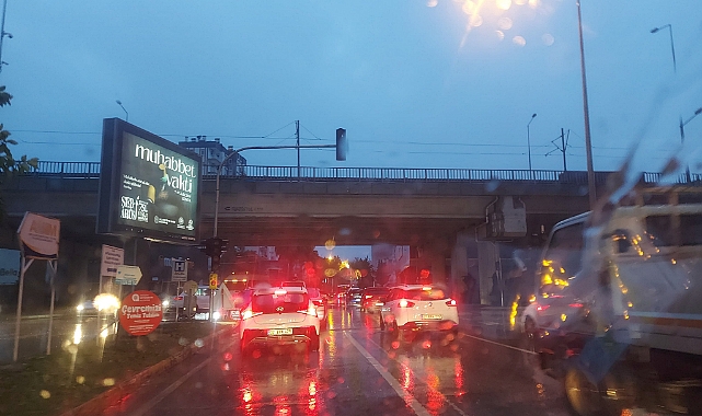 Yağmur Sonrası Trafik Işıkları Gitti