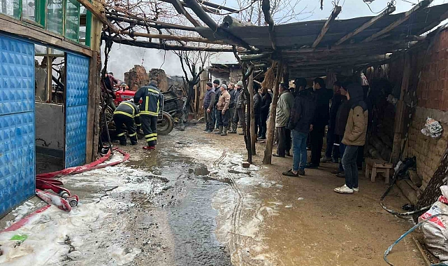 Yangında tarım aletleri ve ev kullanılamaz hale geldi
