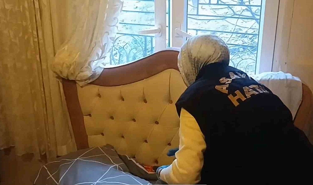 Yatağa saklanmış silahlar ele geçirildi