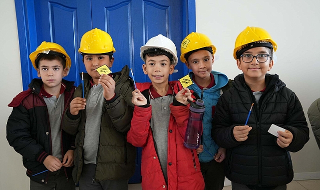 Yeniköy Kemerköy Enerji ilkokul öğrencilerini tiyatroyla buluşturdu