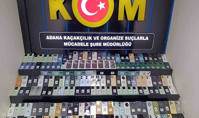 Yolcu otobüsünün motoruna gizlenmiş 188 gümrük kaçağı cep telefonu ele geçirildi