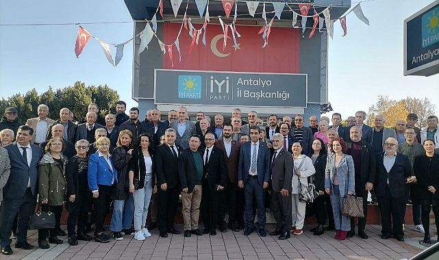 Zafer Partisi Kurucu Üyeleri İYİ Parti’ye Geçti