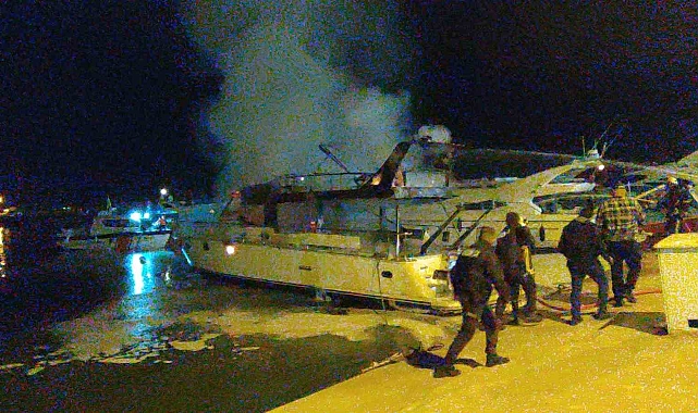 Alanya'da lüks yat alev alev yandı