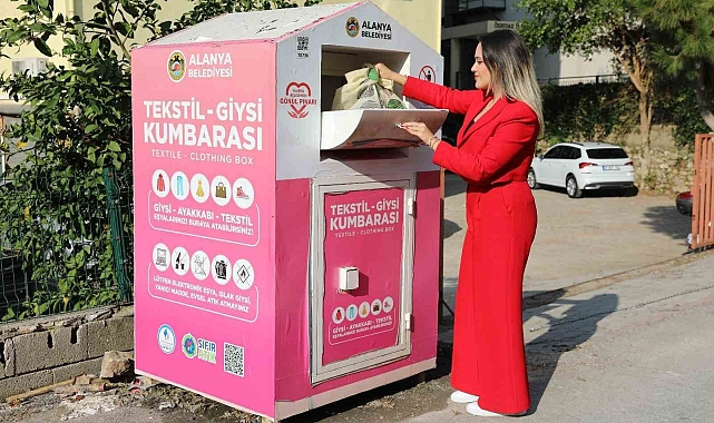 Alanya'da tekstil atıkları giysi kumbarasıyla geri dönüştürülüyor