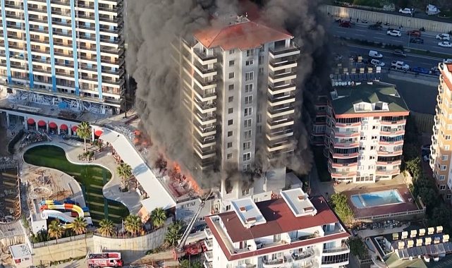 Alanya'daki Otel İnşaatı Yangınının Başladığı Anlar Dron Kamerasında