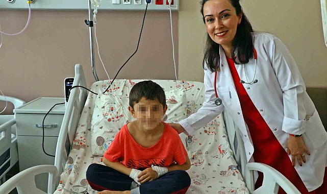 Ambulansta "Annemin parası yok" diyen küçük Efe ve 2 kardeşi devlet korumasında