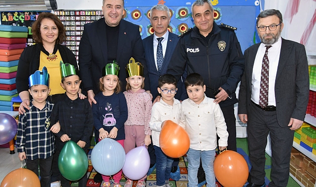 Anaokulunda 3 İkizin 'Başarı Belgesi' Heyecanı