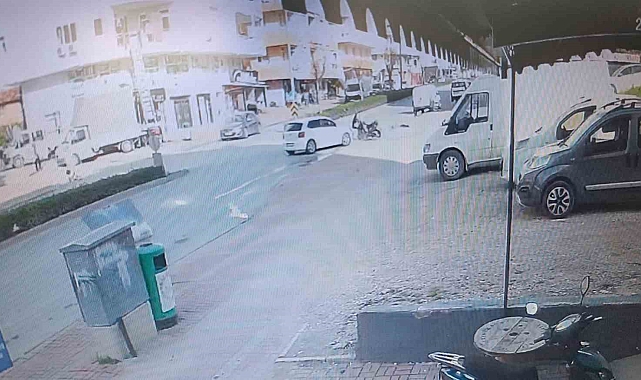 Aniden dönen otomobille çarpışan motosiklet sürücüsü ölümle burun buruna geldi