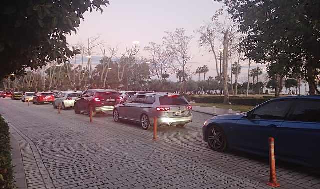 Antalya Beach Park'ta Trafik Kaosu Hızla Büyüyor