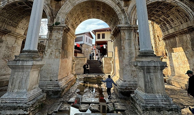 Antalya'da tarih ağlıyor
