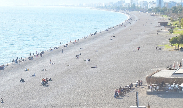Antalya Yazdan Bir Gün Yaşıyor