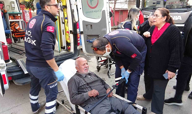 Antalya'da Çıkan Yangında 2 Kişi Dumandan Etkilendi