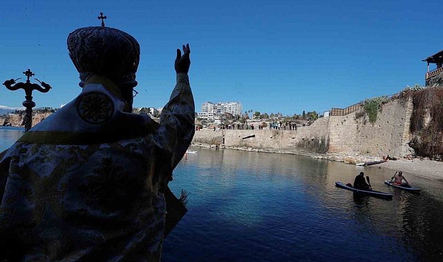 Antalya'da denizden haç çıkarma töreni yapıldı