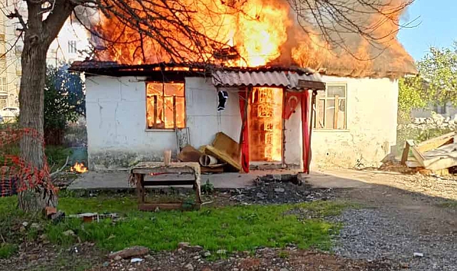 Antalya'da Gecekondu Yangını