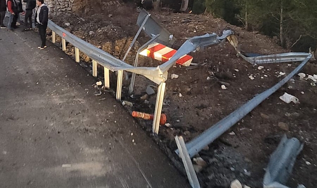 Antalya'da otomobil şarampole yuvarlandı: 5 yaralı