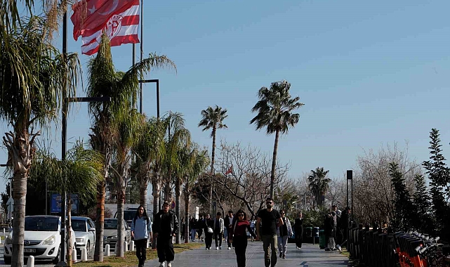 Antalya'da yazdan kalma günler yaşanıyor
