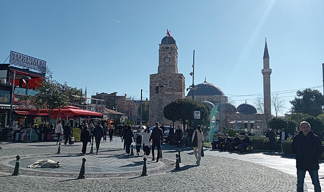 Antalyalılar Güneşli Havanın Tadını Çıkardı 