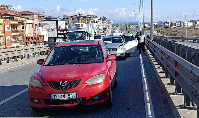 Arızalanan Otomobilini İterek Götürmeye Çalıştı, 2 Ayrı Kazaya Sebep Oldu