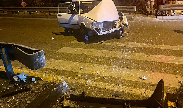 Bariyere çarpan otomobilde 2 kişi yaralandı