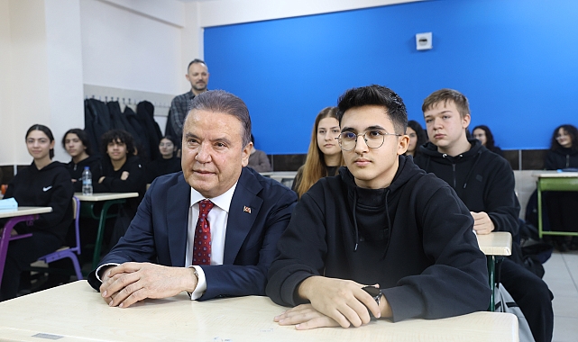 Başkan Böcek, gençliğinde çift sürdüğü bahçede öğrencilerle buluştu