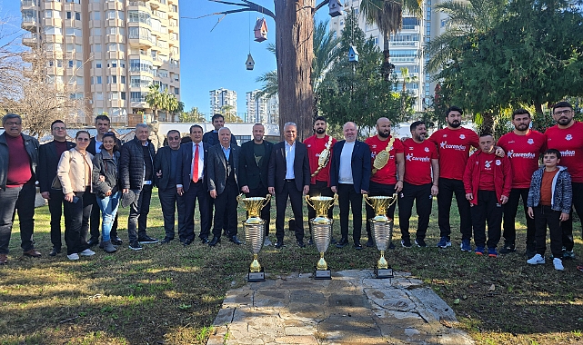Başkan Ümit Uysal, Muratpaşa Belediyespor Güreşçileriyle Bir Araya Geldi
