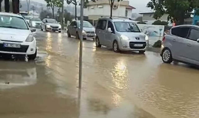 Datça'da sağanak; dere taştı, ev ve iş yerlerini su bastı