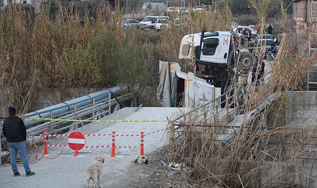 Hafriyat kamyonu geçtiği esnada köprü çöktü