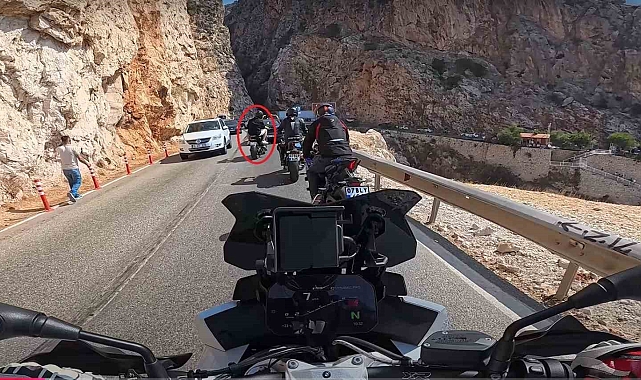 Hızlı, yaşlı ve çılgın: 74 yaşında 900 cc motosikleti sürüyor, yaptıklarını görenler hayrete düşüyor