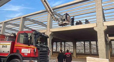 inşaattan düşen 2 işçi yaralandı
