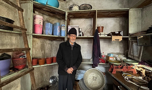 Isparta'da 15 metrekarede 65 yılını geçiren usta görenleri hayrete düşürüyor