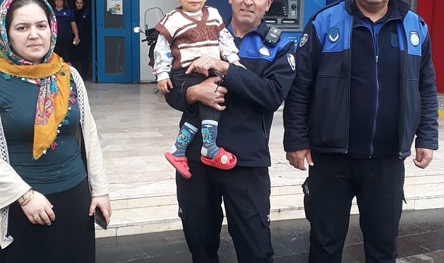 Kayıp çocuğu zabıta buldu
