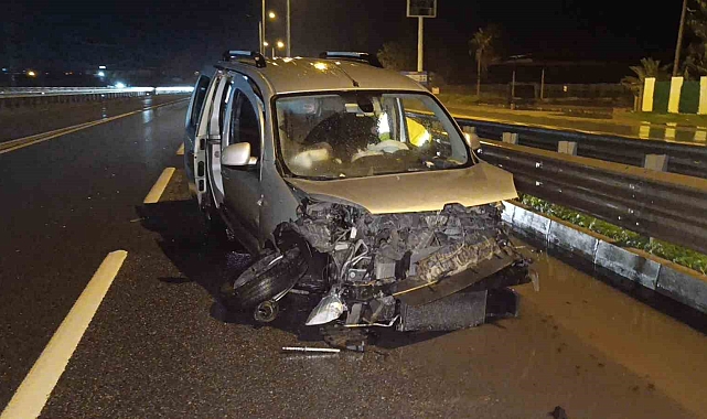 Kaza yapıp bırakıp gittiği araçtan içki şişesi çıktı