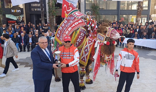 Kumluca'nın En Süslü Devesi Seçildi