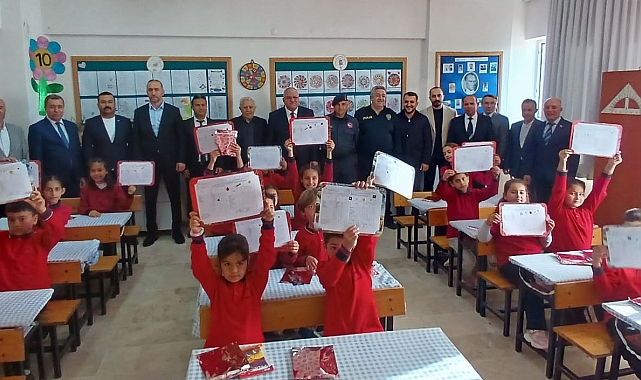 Kumluca'da 15 bin 81 öğrenci karne aldı