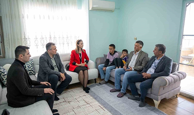 Mersin Büyükşehir Belediyesi öğretmenleri ev ziyaretlerini sürdürüyor