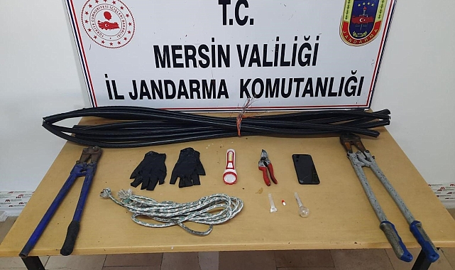 Mersin'de kablo hırsızlığı yaparken yakalanan 2 kişi tutuklandı