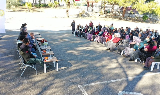 Mersin'de köylüler orman yangınlarıyla mücadele konusunda bilgilendiriliyor