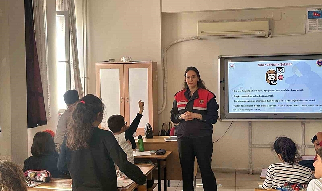 Mersin'de öğrencilere siber farkındalık eğitimi verildi