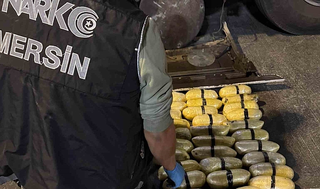 Mersin'de tırın gizli bölmelerinde 43 kilo 720 gram metamfetamin ele geçirildi