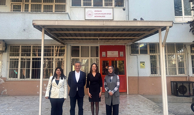 Miniklerden sevgi evlerindeki akranlarına anlamlı hediye