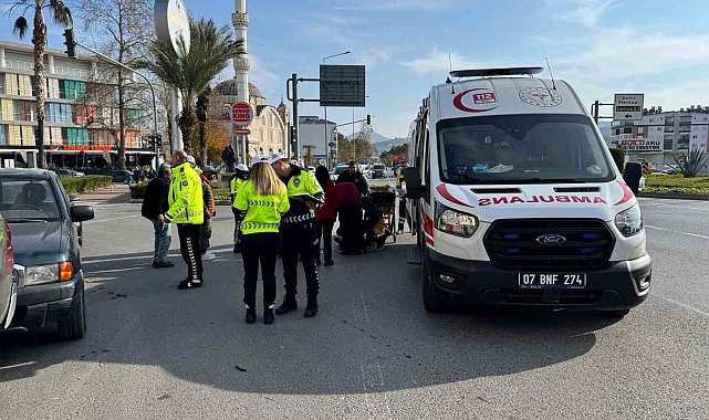 Okul servis aracıyla motosiklet çarpıştı: 1 yaralı