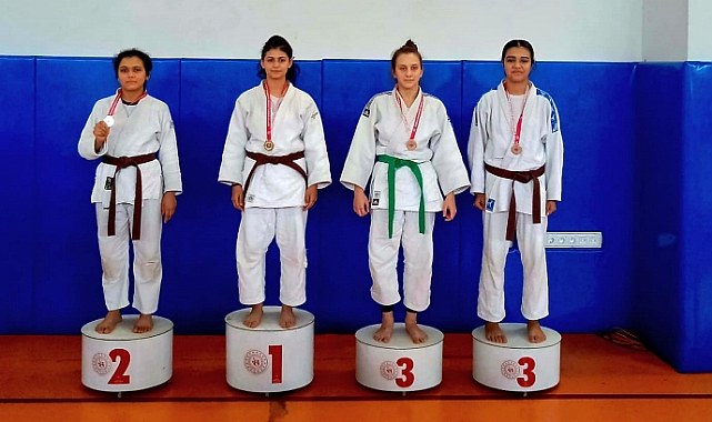 Okullar Arası Judo Şampiyonasında Nisanur Altınok, 2. Oldu
