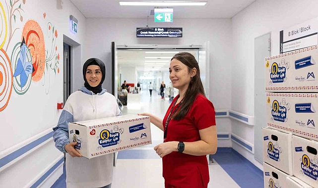 Onkoloji bölümünde tedavi gören çocuklara yeni yıl hediyesi