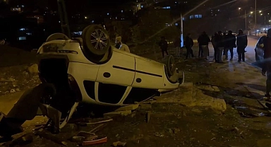 Park halindeki araca çarpan otomobil takla attı: 1 yaralı